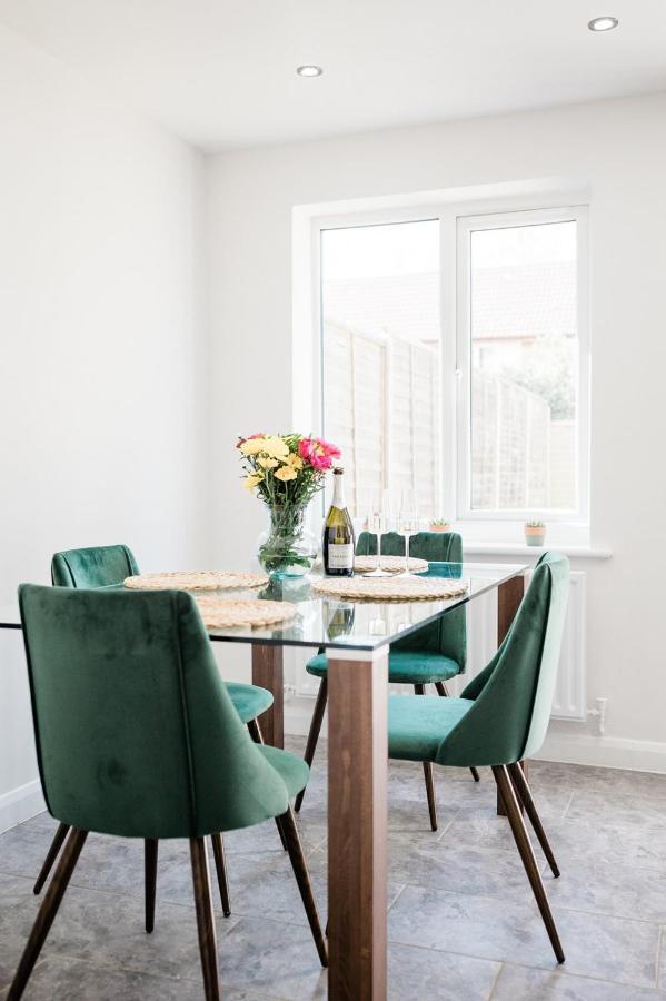 The Oval House By Silva Cmk Stylish House With Garden & Parking Eco-Serviced Accommodation Milton Keynes Exteriör bild