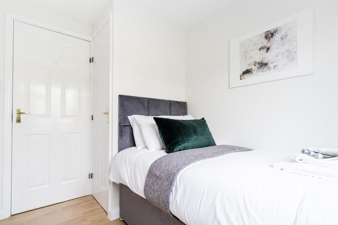 The Oval House By Silva Cmk Stylish House With Garden & Parking Eco-Serviced Accommodation Milton Keynes Exteriör bild