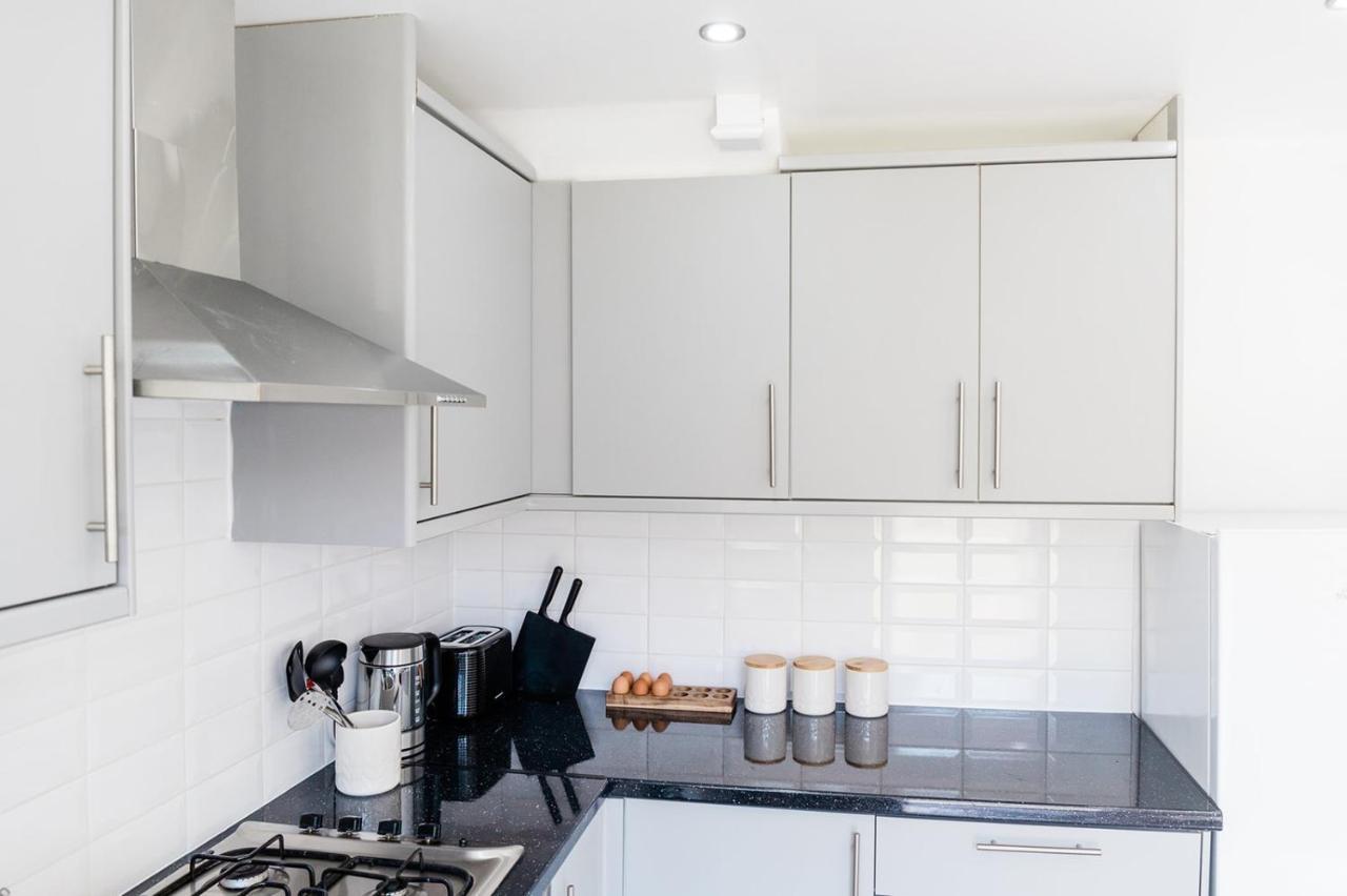 The Oval House By Silva Cmk Stylish House With Garden & Parking Eco-Serviced Accommodation Milton Keynes Exteriör bild