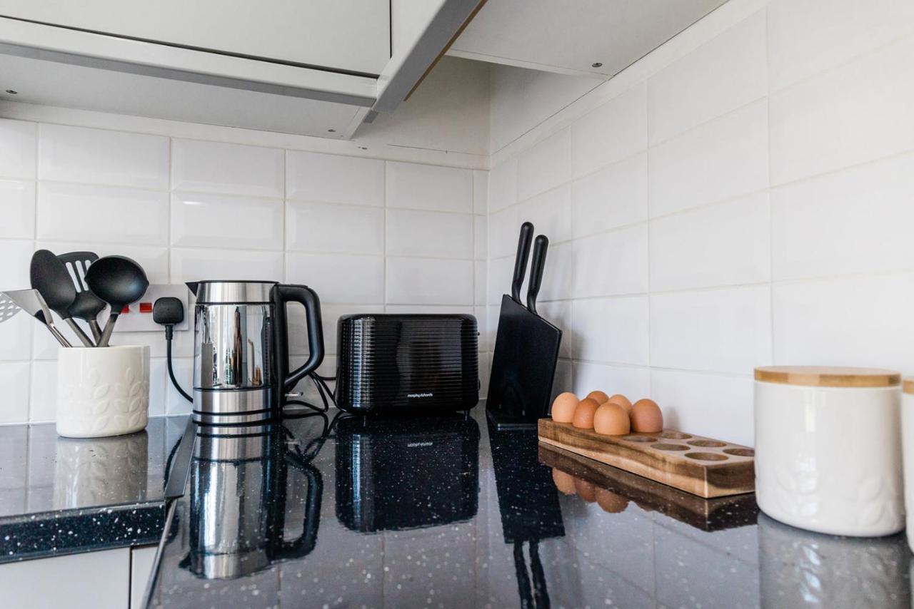 The Oval House By Silva Cmk Stylish House With Garden & Parking Eco-Serviced Accommodation Milton Keynes Exteriör bild