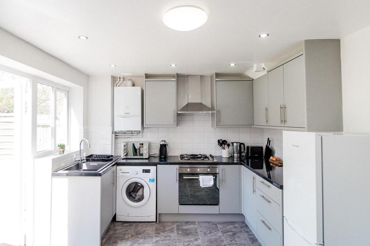 The Oval House By Silva Cmk Stylish House With Garden & Parking Eco-Serviced Accommodation Milton Keynes Exteriör bild