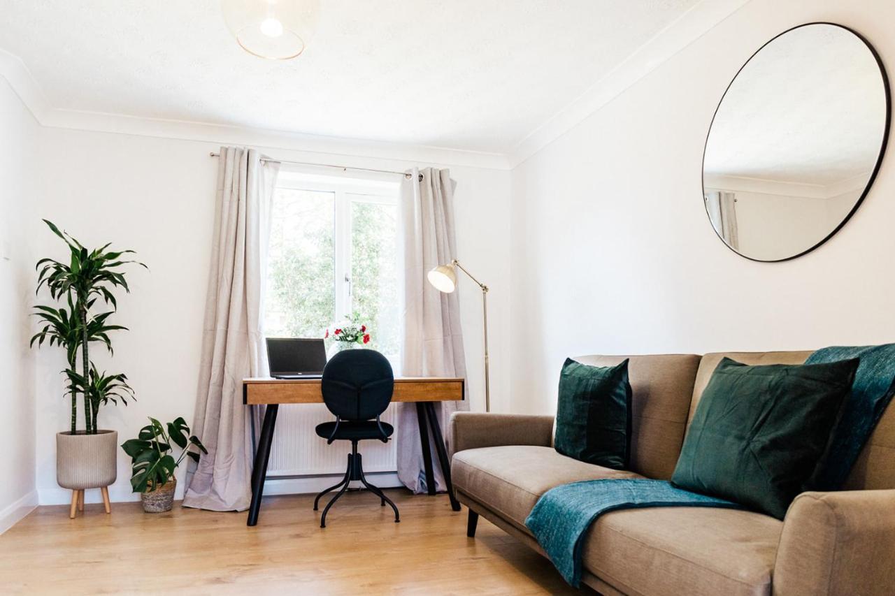 The Oval House By Silva Cmk Stylish House With Garden & Parking Eco-Serviced Accommodation Milton Keynes Exteriör bild